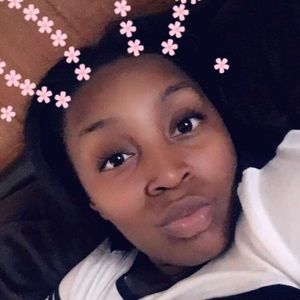 Meet your Posher, Jakila